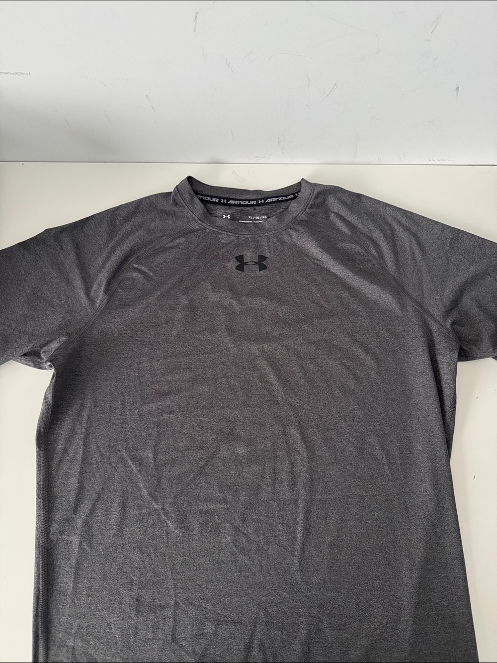 Under Armour Men’s Short Sleeve compression Tee — Charcoal/Black size XL